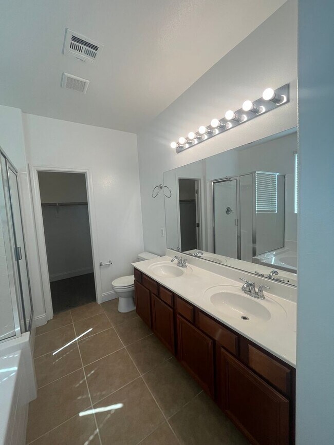 Building Photo - Stylish single-story living with 3 bedrooms, 2 baths, plus a versatile den — 1,489 sq ft of comfo...