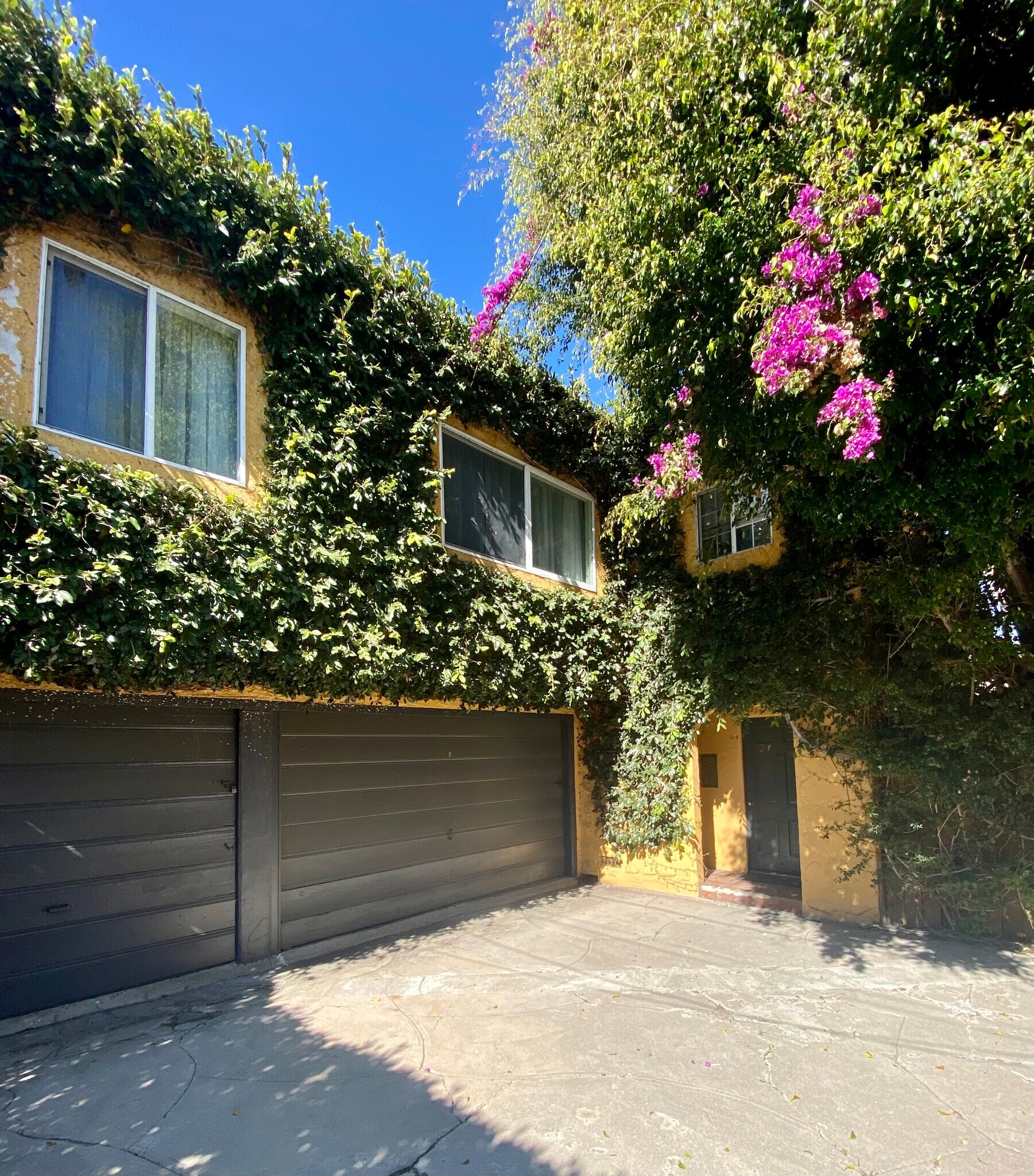 Building Photo - 921 S Curson Ave