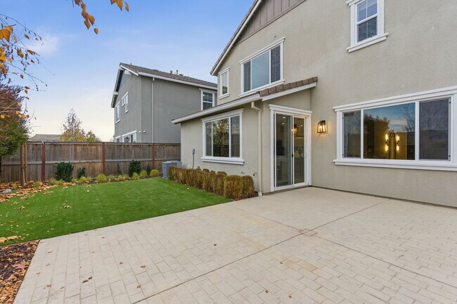 Building Photo - 16010 Testarossa St