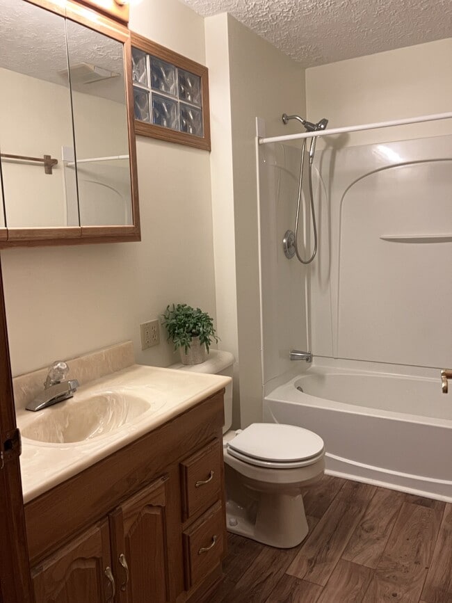 Building Photo - 147 N State St