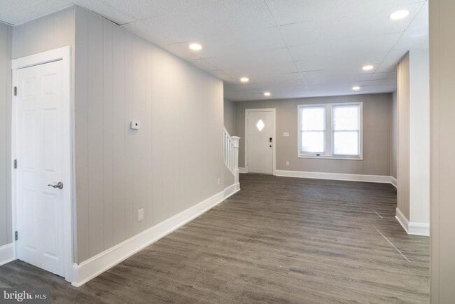 Building Photo - 614 Hunter St