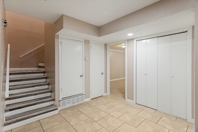Building Photo - Spacious & Modernized Duplex Living in Southwest Fort Worth