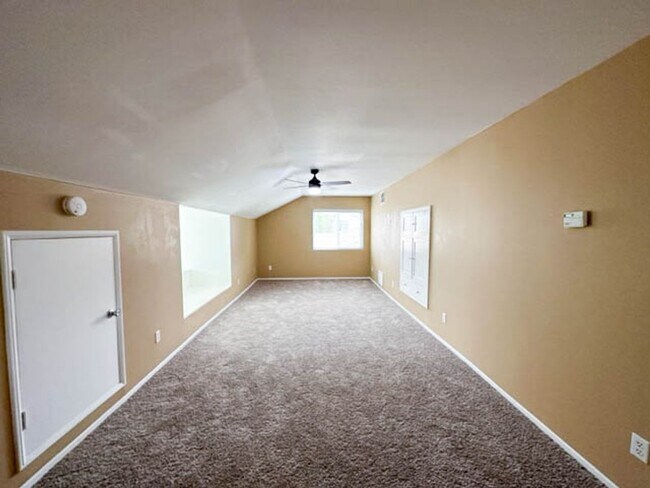 Building Photo - **STUNNING** 8 BEDROOM SOLAR HOME IN GATED...