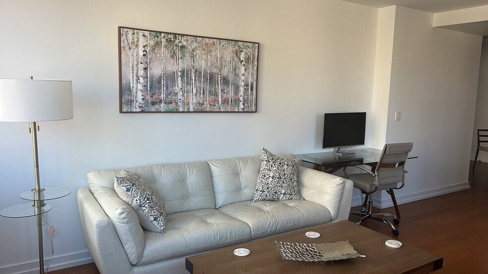 Building Photo - 676 Amsterdam Ave