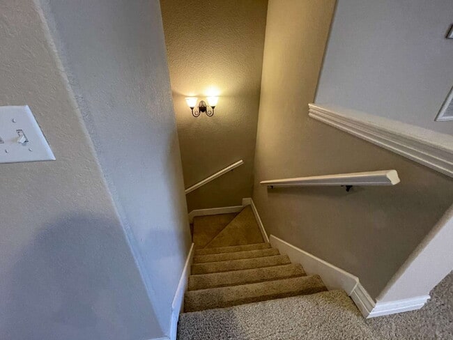 Building Photo - 4BR / 3Car garage / Fully fenced in backyard - Stunning property