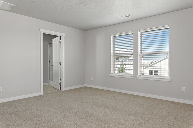 Building Photo - 3 Bed 2.5 Bath + Loft & Office located in the Greyhawk Subdivision