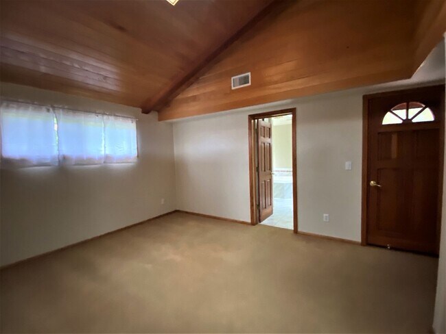 Building Photo - 3BR 3BA home, located in beautiful Solana Beach! Spacious layout with lush landscape