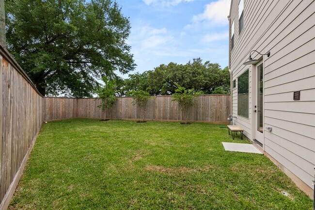 Building Photo - 3512 Mosley Ct