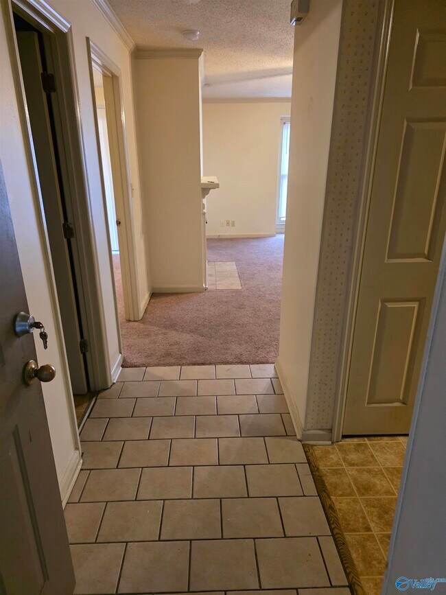 Building Photo - 5035 7 Pine Cir
