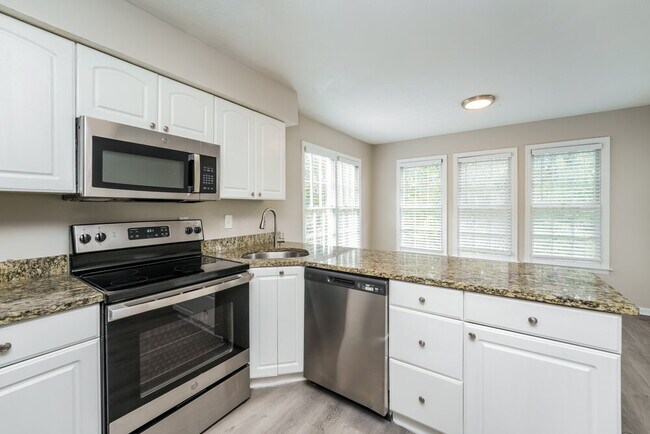 Building Photo - 1484 Yorktown Dr NW
