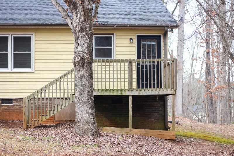 Building Photo - 4 Shore Dr