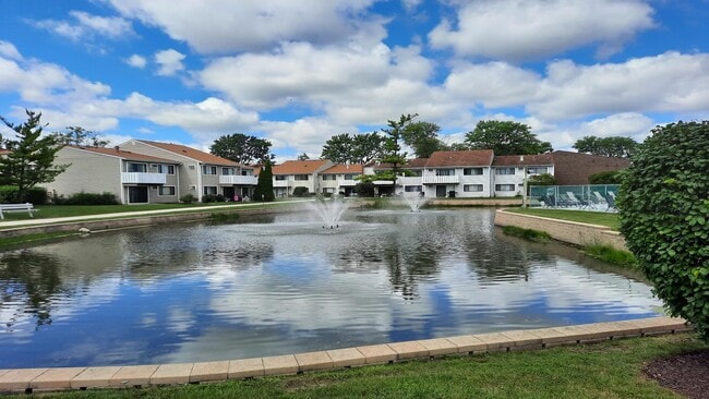 Primary Photo - Spacious & Updated 2-Bed, 2-Bath Condo in Desirable Palatine Location