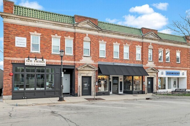 Building Photo - 19 E 1st St