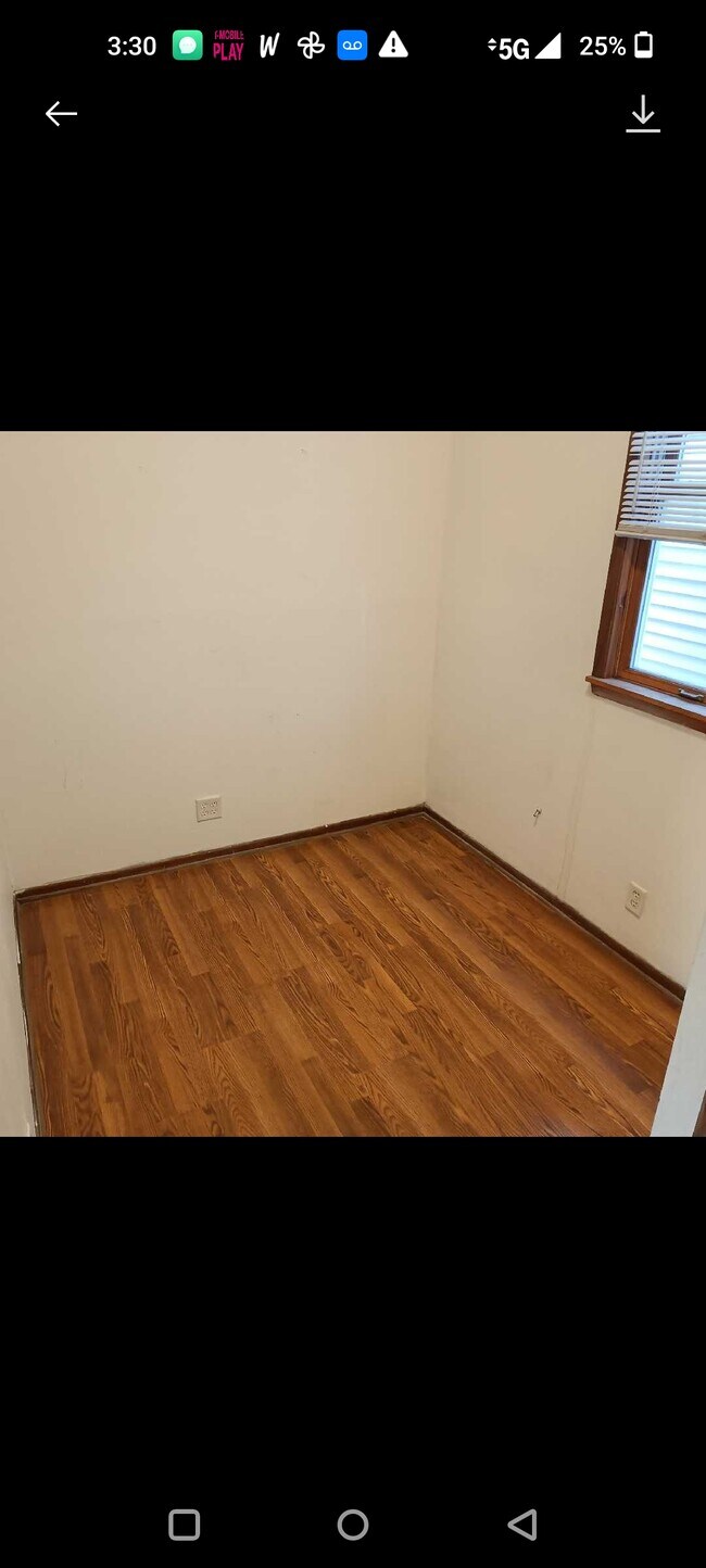 Building Photo - 1440 W Barry Ave