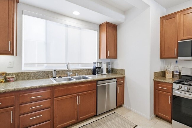 Building Photo - Steps from the Sand - Pacific Beach Townhome, Offered Fully or Partially Furnished