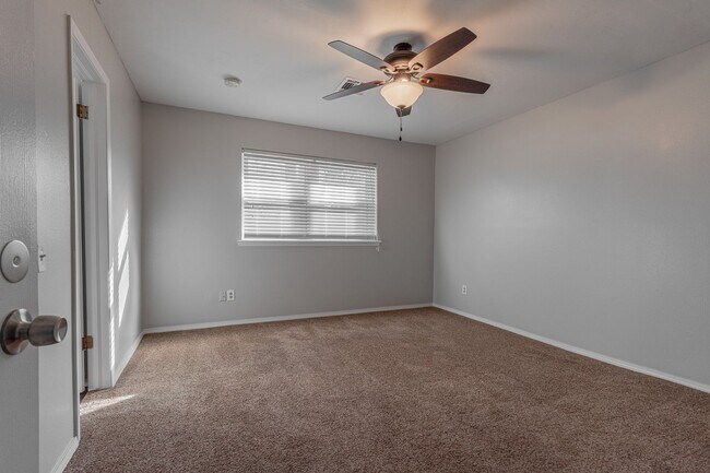 Building Photo - 3 Bed 2 Bath in Norman