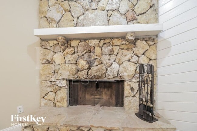 Building Photo - 8532 Park Highland Dr