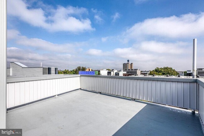 Building Photo - 1917 N Lawrence St