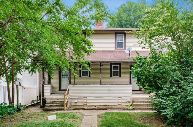 Building Photo - 383 E 13th Ave