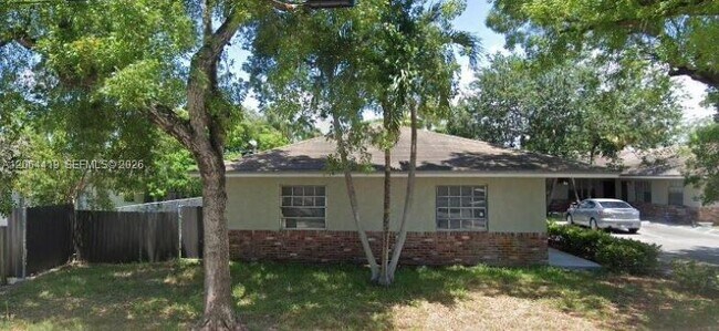Building Photo - 1098 NE 34th Ct