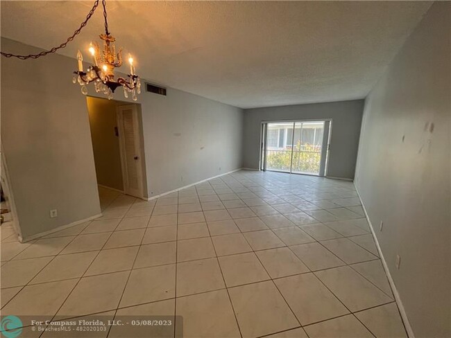 Building Photo - 2180 NE 67th St