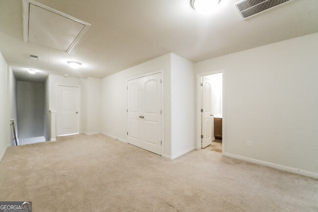 Building Photo - 304 Reedell Way