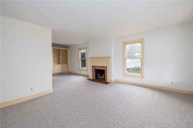 Building Photo - 1253 Fairport Rd