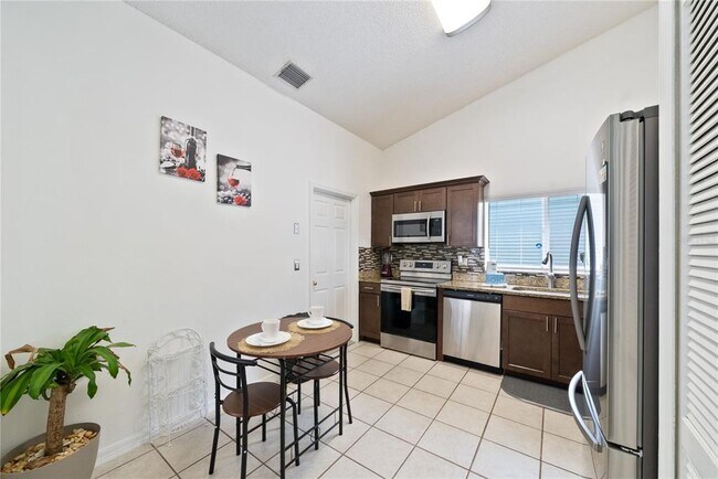 Building Photo - 3016 Bloomsbury Dr