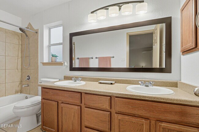 Building Photo - 2329 Honey Dew St