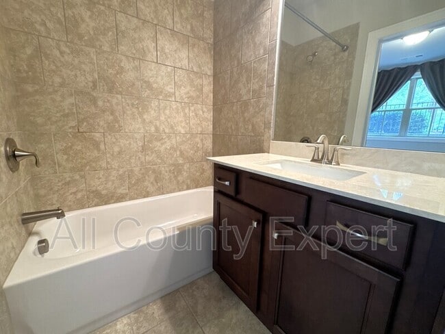 Building Photo - 1529 Huntwood Ct