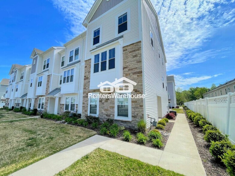 Building Photo - 1005 Opal St