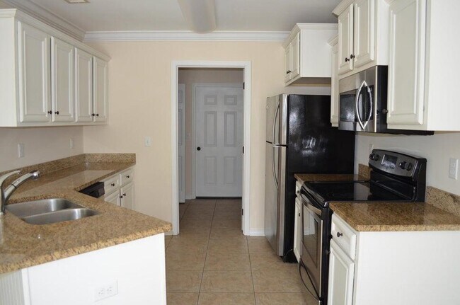 Building Photo - 71 10th St