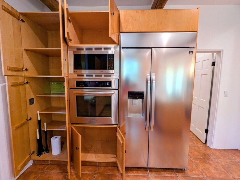 pantry #1 - 25648 Timpangos Dr
