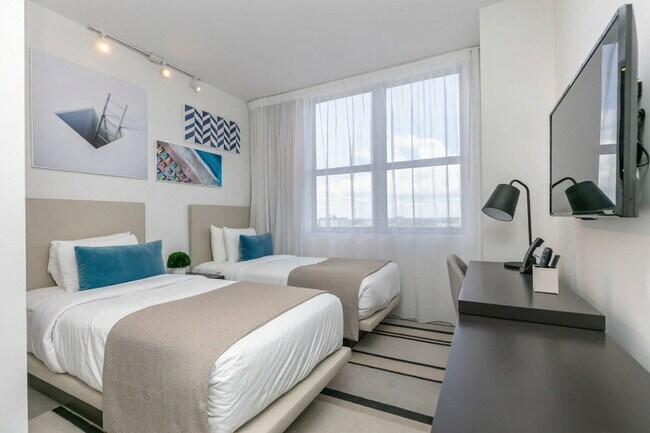 Building Photo - 4010 S Ocean Dr