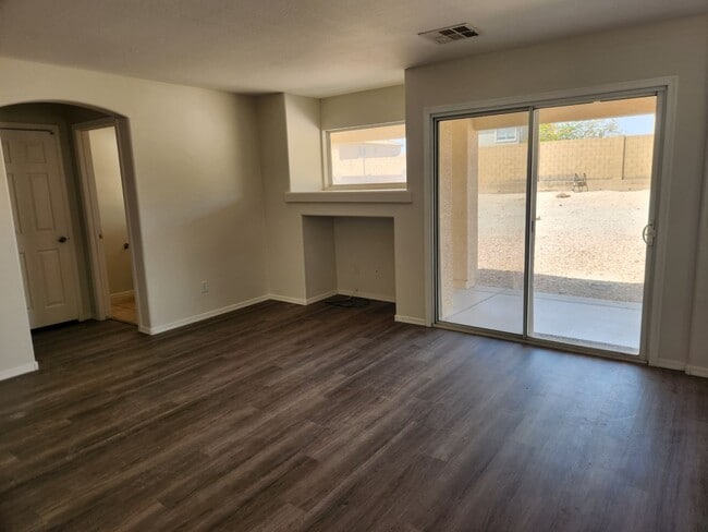 Building Photo - Sundance golf community home, 3 car garage, RV gate