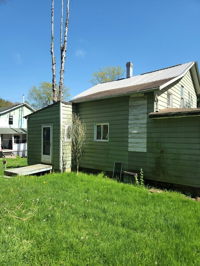 Building Photo - 701 Mino Dr