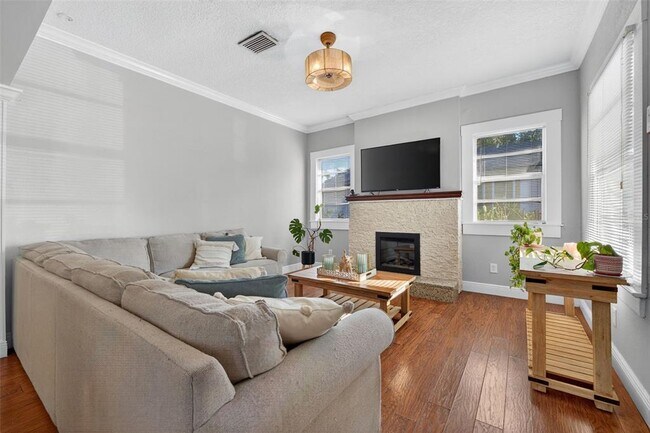 Building Photo - 5911 N Highland Ave