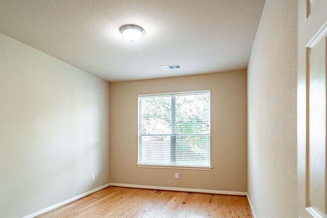 Building Photo - 2301 Giddens Dr