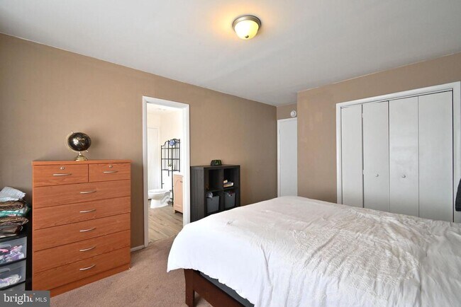 Building Photo - 36 Danbury Dr