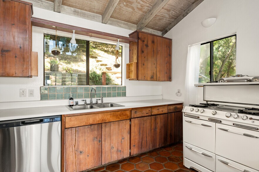 Building Photo - 20932 Canyon Trl