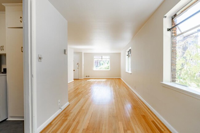 Building Photo - Boylston Court - 1 bedroom
