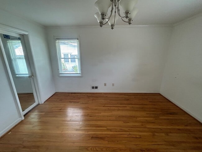 Building Photo - 7201 Mountainbrook Dr