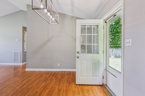 Building Photo - 157 Oak Tree Dr