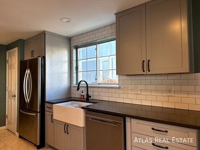 Building Photo - 8070 Decatur St