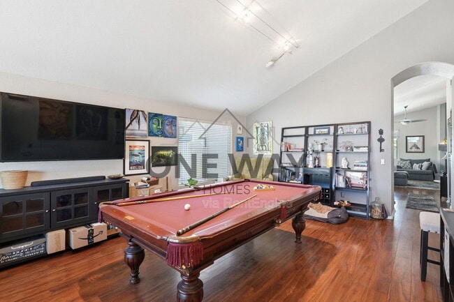 Building Photo - 1307 E Century Ave