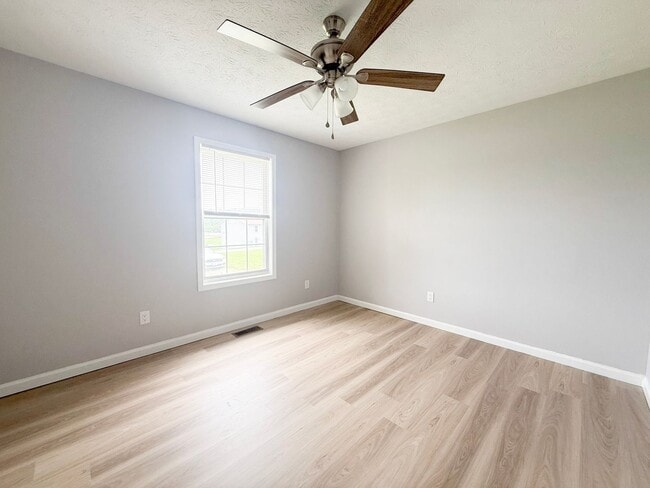 Building Photo - Newly Updated 2-Bedroom Apartment in Sparta with Lawn Care Included