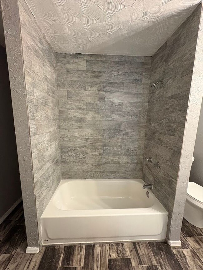 Building Photo - Three bedroom one bathroom home for rent