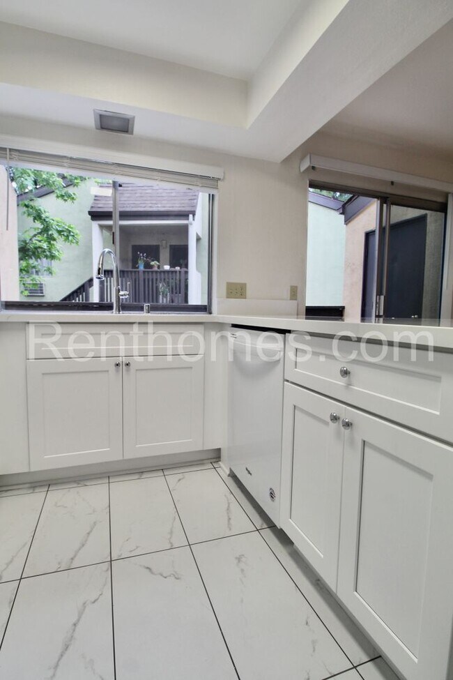 Building Photo - Mission Valley, 7958-E Mission Center Ct, Centrally Located, Community Pool and Spa!