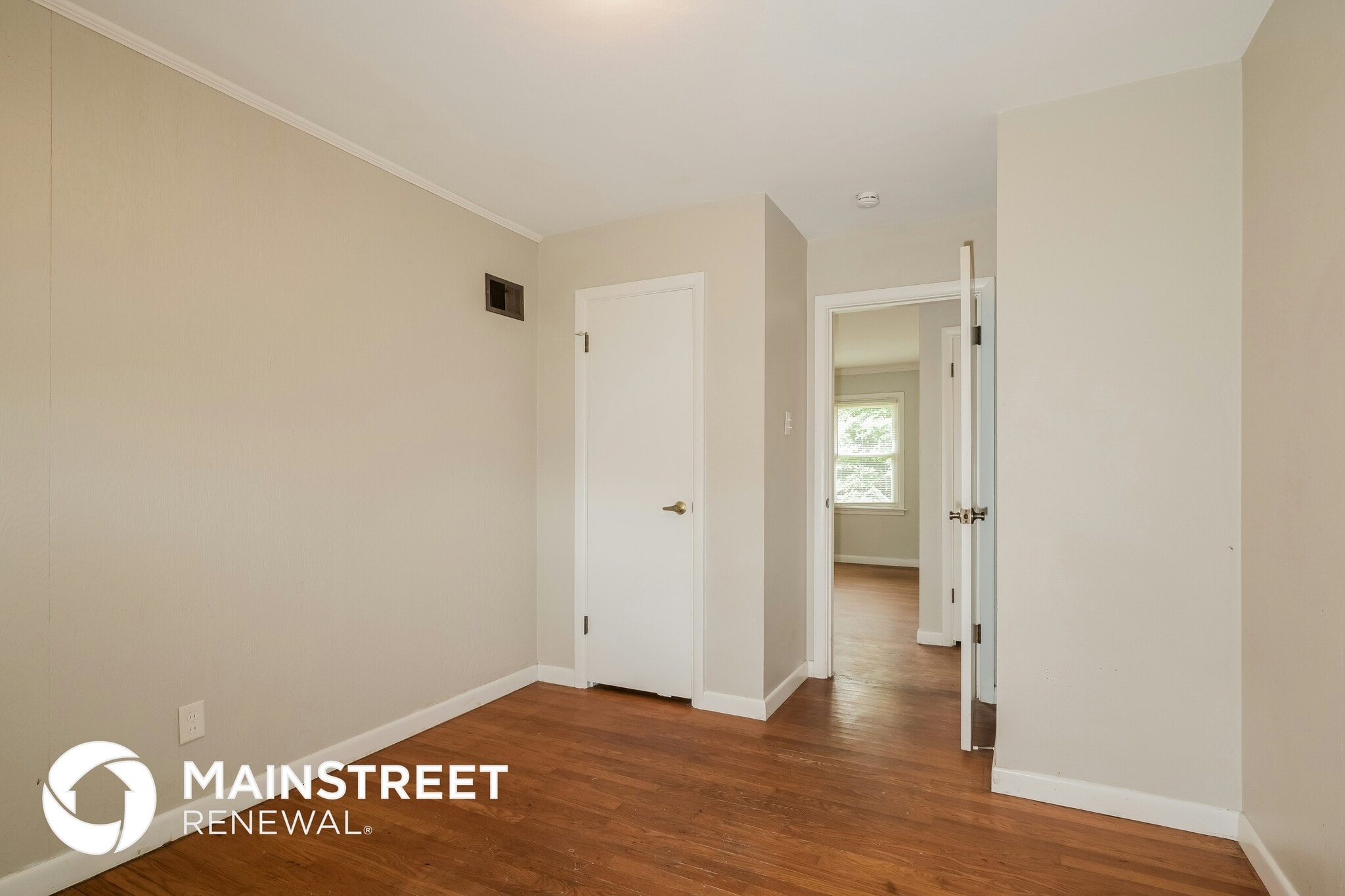 Building Photo - 670 Florland Dr