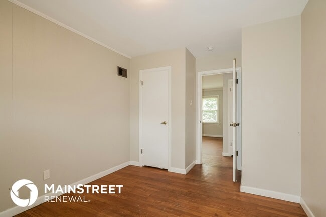 Building Photo - 670 Florland Dr